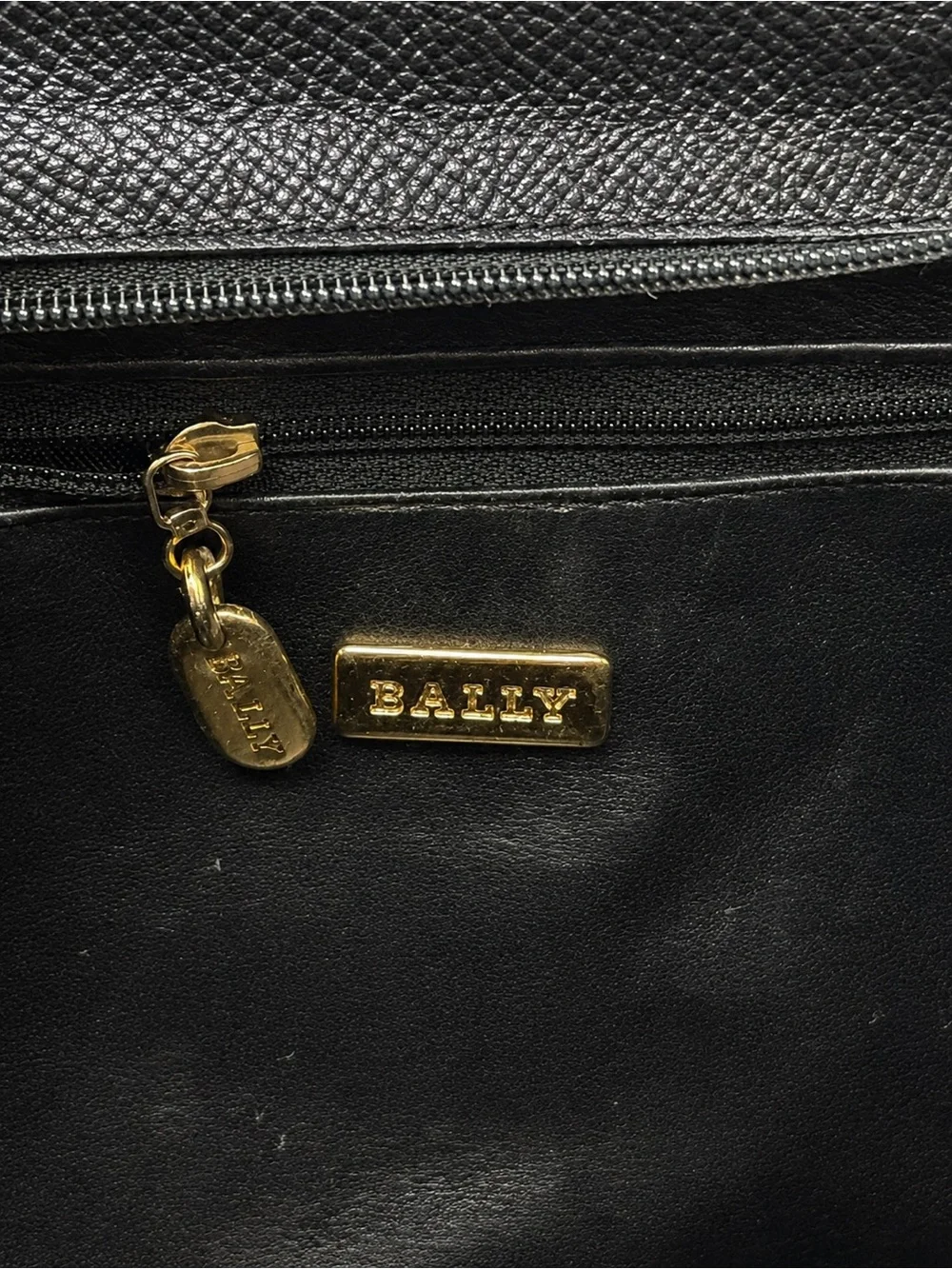 Bally Vintage Black Leather Shoulder Bag Gold Hardware Crossbody - Picture 9 of 10